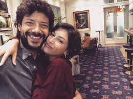 Jun 03, 2021 · المسلسل من بطولة أورسولا كوربيرو (طوكيو)، ألفارو مورتي (البروفيسور)، لإيتزيار إيتونو (لشبونة)، بيدرو ألونسو (برلين)، ميغيل هيران (ريو)، خايمي لورينتي (دينفر)، إستر أسيبو (ستوكهولم)، إنريكي أرسي (أرتورو)، داركو بيريتش. Gs7rgylf Q8xrm
