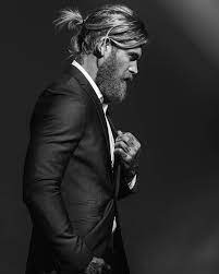 Cool 25 Eye Catching Men S Ponytail Hairstyles Be Different Mens Ponytail Hairstyles Man Ponytail Stylish Ponytail