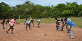 One student is it and stands facing the wall. 18 Indian Outdoor Games That Are On The Brink Of Extinction The Mysterious India