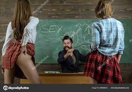 Onderwijs en sex-symbolen op het schoolbord. Les en seksuele voorlichting  op de middelbare school. — Stockfoto © Tverdohlib.com 249665612
