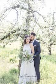 Heiraten Im Alten Land Zur Apfelblute Altesland Jork Apfelblute Blutezeit Brautpaar Buxtehude In 2020 Heiraten Altes Land Hochzeit