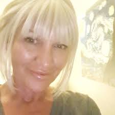 Andrea Cummings (@texaninireland)