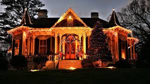 The Most Charming Small Towns To Visit During The Christmas Season In 2020 Best Christmas Lights Best Christmas Light Displays Christmas Town