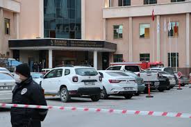 Incidentul a avut loc miercuri, în districtul bayrampaşa din istanbul, potrivit sursei citate. BilanÅ£ul Deceselor DupÄƒ Incendiul De La O SecÈ›ie De Terapie IntensivÄƒ A Unui Spital Din Turcia A Crescut La 10 Stirileprotv Ro