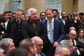 Dopo le dure parole utilizzate da beppe grillo, garante e fondatore del movimento, contro l'ex presidente del consiglio e il suo progetto di nuovo statuto del m5s, sono in corso dei tentativi di. Grillo E Casaleggio Blindano Conte Sono Fiducioso