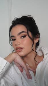 Tutorial dessa brown makeup 🤎 você que deseja conferir de pertinho os  produtos que eu indico pra uma pele resistente, polida com acabamento  natural e olhos marcantes sem pesar, conheça o aprimoramento ...