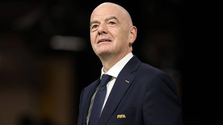 Gianni Infantino says sorry but remains as Fifa president after executive meeting - BBC Sport