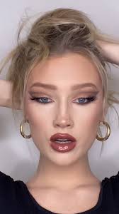 Tutorial for Meredith Duxbury's Cardi B Press Remix Look