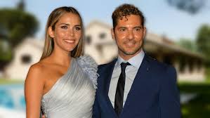 Dos vestidos en uno, la elección nupcial de rosanna zanetti. David Bisbal Se Convertira De Nuevo En Padre Sus Empresas A Examen
