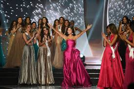 Les infos, chiffres, immobilier, hotels & le mag. Nick Verreos Sashes And Tiaras 65th Miss Universe Finals Evening Gowns Recap