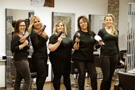 All the styles she has done for me in the last 20 years have been amazing, short, long, colored, weave whatever you want she listens. Hairdesign Schopfheim De Hairdesign Schopfheim De