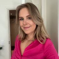 Nora Larsen's Instagram, Twitter & Facebook