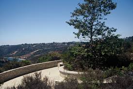 Locate realtors selling lakefront houses and waterfront real estate. Stone Canyon Overlook Mrca