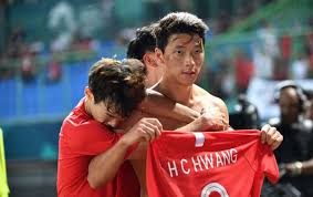 10일(한국시간) 독일 dpa통신은 하네스 볼프 감독의 말을 인용, 황희찬이 파울루 벤투 감독이 이끄는 한국 축구대표팀 합류가 불가능하다고 보도했다. í™©í¬ì°¬ ì—°ë´‰ ìž˜ì¸ ë¶€ë¥´í¬ ì´ì  ë‚˜ì´ ê·¼ìœ¡