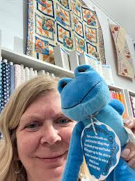 hii everyone! I'm so excited to share with you all my latest creation.. my  paper quilled fox 🦊 just need a really cool name for him/her if anybody  knows any good foxy