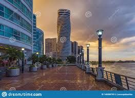These two factors give the city a 'caribbean' soul, where foreigners are usually well received, tropical music rules and seafood is a must do. Stadtbild Von Guayaquil Ufergegend Ecuador Stockbild Bild Von Farben Zukunft 146866763