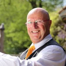 Ik open het venster en laat het najaar binnen”