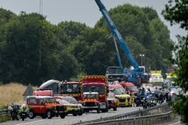 Sarthe: quatre morts dans un accident de car, les deux chauffeurs ...
