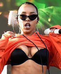 Tinashe nipple slip