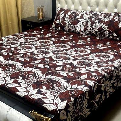 Sophisticated Burgundy Floral Bed Set: Elevate Your Bedroom Decor
