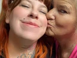 Richelle Evans's Instagram, Twitter & Facebook