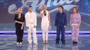 Emma marrone con taglio capelli lisci sidecut. Emma Marrone Fa Club Fansite With Photos Videos And Mais