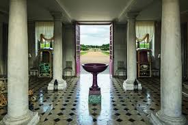 The hour glass is one of the world's leading specialist watch retailers with an established presence of over 45 boutiques in twelve key cities in the asia pacific region. 17 Inviting Foyers And Entryways 1stdibs Entrance Hall Tables Foyer Entryway