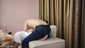 老相好足疗女技师，吃饱喝足第二炮，看麻豆小视频边操，边看边自慰骑乘猛操很享受- EPORNER