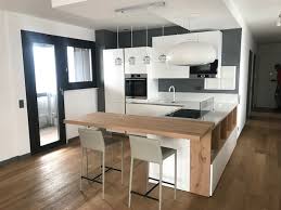 Offre in vendita alla stimata clientela 4 attici e 4 appartamenti duplex di varia metratura (da 172 a 210 mq abitabili), sia con terrazza tetto panoramica con splendida vista lago, sia con generosi balconi. Appartamenti In Centro Lugano Vista Lago In Vendita