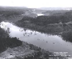 Though Smith Lake is a beloved destination for thousands, beneath the  impressive depths lie haunting remnants of the past. In an article by The  Cullman Times, local Lorene Bailey recalls the experience