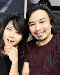 For your search query suasana di hari raya lirik mp3 we have found 1000000 songs matching your query but showing only top 10 results. A Very Humbling Experience Anuar Zain And Ellina Razak Reflect On The Classic Suasana Hari Raya Entertainment Rojak Daily