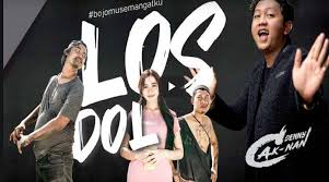 Tiada berarti berdiri cahaya dekapan. 10 Lagu Dangdut Terpopuler 2021 Dan Lirik Musigpro