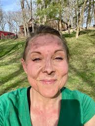 Carolyn Lacour's Instagram, Twitter & Facebook