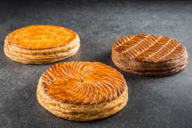 Vediamo insieme quali sono i dolci tipici francesi che hanno fatto girare la testa a migliaia di chef il sant honorè , creato per onorare il patrono dei pasticceri francesi, è un dolce dall'elaborazione non. 8gn3tyi2l1ylvm
