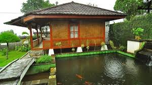 Dikelilingi pohon rindang dan rerumputan hijau semakin lengkap dengan desain rumah sedehana yang menawan. Rumah Idaman Sederhana Di Desa Yang Menarik Dan Asri
