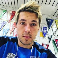 Der neuzugang des vfl wolfsburg hat zu viel auf den kevin pannewitz vom vfl wolfsburg muss in der saisonvorbereitung ranklotzen. Kampf Der Realitystars Sieger Kevin Jobbt Als Strassenfeger Promiflash De