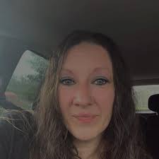 Entryway table styling ideas to complement wreath and runner