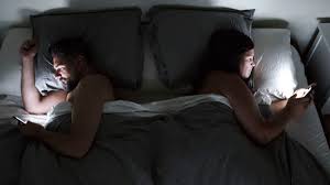 Partenerul sau cineva apropiat tie poate sa se sature de aceeasi rutina. Cum SÄƒ È›i Dai Seama DacÄƒ Fostul Te SpioneazÄƒ Prin Telefon