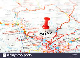 Die stadt liegt an beiden seiten der mur im grazer becken. Graz Osterreich Landkarte Mit Roten Pin Reisekonzept Hautnah Stockfotografie Alamy