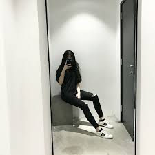 I am baddiespage tiktok banned me for no reason so hi face reveal at 2k.💖🤍💜 75 No Face Pose Ideas Ulzzang Girl Ulzzang Korean Girl Uzzlang Girl