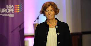 Issue d'un partie écologiste elle devient ministre de la fonction publique et des entreprises publiques en belgique. Belgien Trans Politikerin Wird Stellvertretende Premierministerin Queer De