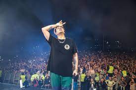 Nicki nicole es una cantante y compositora rosarina quien a su corta edad de 18 años, debutó en la escena cuando lanzó en su canal de youtube, el 25 de abril de 2019, wapo traketero el cual en menos de 6 meses logró la impresionante cifra de 30 millones de reproducciones, algo que llamó mucho la atención pues no es común que un artista nuevo y sin apoyo de. Conoce A Tiago Pzk Un Cantante De Trap Argentino El Diario De La Pampa Ultimas Noticias