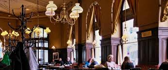 Wien mit seiner legendären kaffeehauskultur war ausgangspunkt für diese ära und tradition. Cafe Cult Tour Florian Brandt