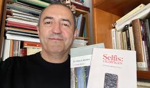 El periodista Luis Fermín Moreno presenta en Torrenueva su segundo  poemario, 'Selfis: cicatrices'