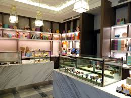 Photos of the amazing cakes on display at mandarin cake shop at the mandarin oriental hong kong hotel that are great for baking inspiration! The Mandarin Cake Shop æ–‡è¯é¤…æˆ¿ Taipei Taiwan A Traveling Foodie S Gastronomic Diary From Around The World