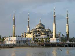 Constructed between 2006 and 2008 masjid kristal, or crystal mosque is situated in kuala terengganu, the capital of malaysia's. Kristallmoschee Wikipedia