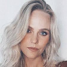 Candice Lyles's Instagram, Twitter & Facebook