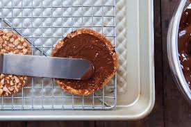Mix together the pork, red pepper flakes, fennel seeds, garlic powder, black pepper, paprika, salt and orange zest in a medium bowl. Diy Florentine Powder Super Addictive And Nutritious Crispy Almond Seeds Florentines Made Without Florentines Powder Rexy S Wall