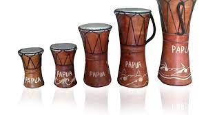 Alat musik tifa bisa ditemukan di daerah papua dan di tanah maluku. Alat Musik Tifa Sejarah Bunyi Dan Fungsi Lengkap