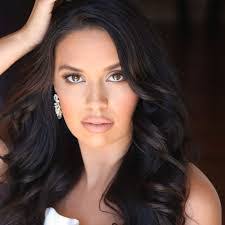 Lyndsi Brown's Instagram, Twitter & Facebook